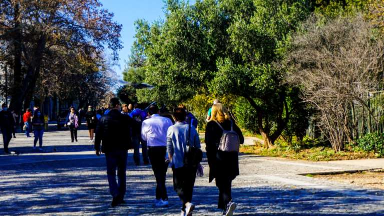 Κορυφώνεται το κύμα της Ομικρον 2: Αναμένεται εκτόξευση νοσηλειών - &quot;Χτυπάει&quot; μεγαλύτερες ηλικίες
