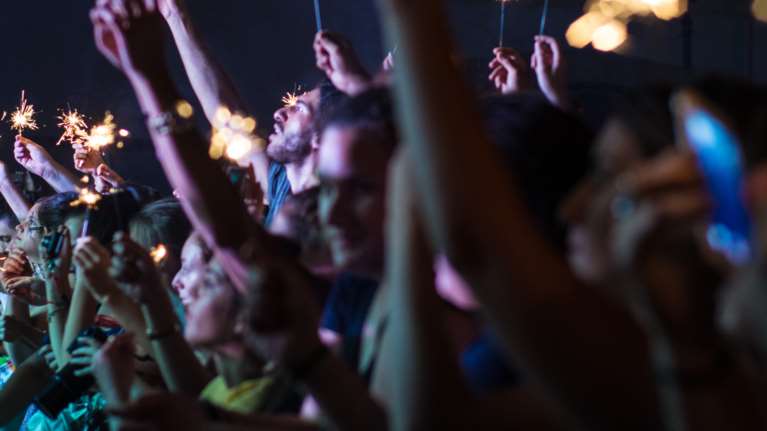 Συναυλίες με αρνητικό self test - Πώς και πότε θα ανοίξουν τα γυμναστήρια