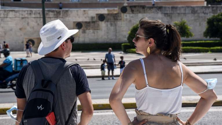 Καλοκαίρι μέχρι και την Τετάρτη - Πού θα ξεπεράσει τους 35 βαθμούς ο υδράργυρος [χάρτες]