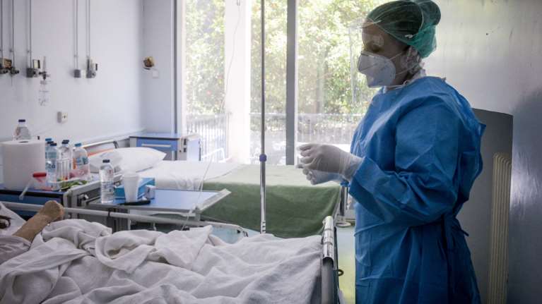 Συναγερμός στη Λάρισα: Γέμισαν όλες οι κλίνες ΜΕΘ για κορονοϊό - Το 25% είναι 40άρηδες [βίντεο]