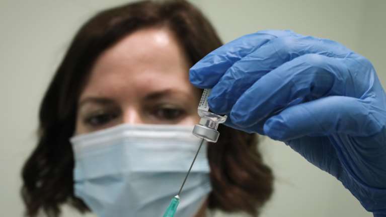 Καταγγελία ΠΟΕΔΗΝ: Νοσηλεύτρια στην Κέρκυρα παρέλυσε μετά τη δεύτερη δόση του εμβολίου