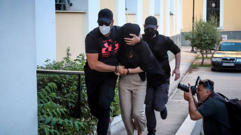 Επίθεση με βιτριόλι: "Θα παρευρεθώ στη συνέχεια της δίκης", δηλώνει η κατηγορούμενη Εφη Κακαράντζουλα