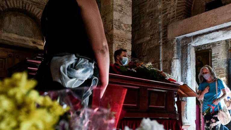 Μίκης Θεοδωράκης - Τέλος στο δικαστικό σίριαλ της κηδείας: Απαγορεύεται κάθε ανάμειξη της οικογένειας