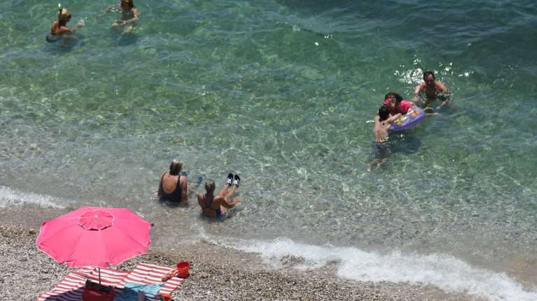 Εως 38 βαθμούς ο υδράργυρος σήμερα - Πού θα βρέξει