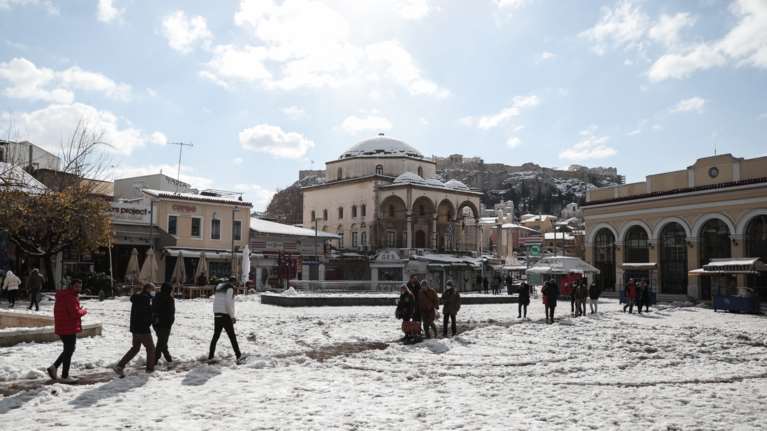Με τηλεργασία και σήμερα το Δημόσιο - Κλειστά τα σχολεία στην Αττική - Πώς θα κινηθούν τα μέσα μεταφοράς