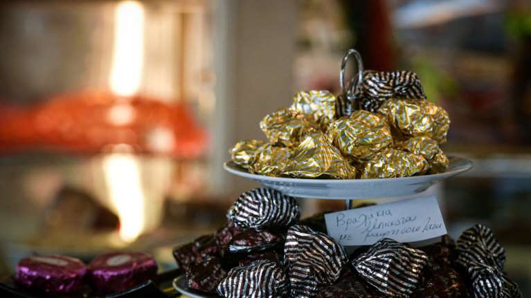 Θεσσαλονίκη: Αστυνομικός πήγε να πάρει γλυκά και... ξέχασε το όπλο του στο ζαχαροπλαστείο