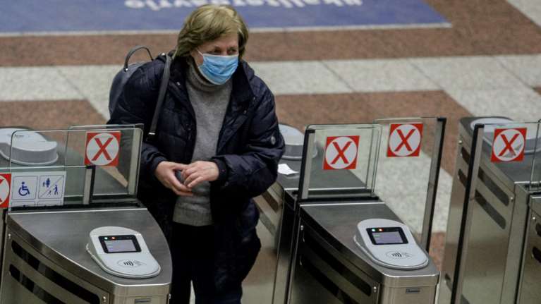 Τι θα πληρώνουμε από  1η Ιουνίου για εισιτήρια σε ΜΜΜ, καφέδες, σινεμά - Αναλυτικά παραδείγματα από τη μείωση ΦΠΑ