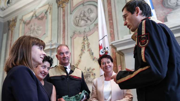 Συγκινητική επιστολή Αυστριακού πυροσβέστη στη Σακελλαροπούλου: Είμαστε έτοιμοι να επιστρέψουμε αμέσως