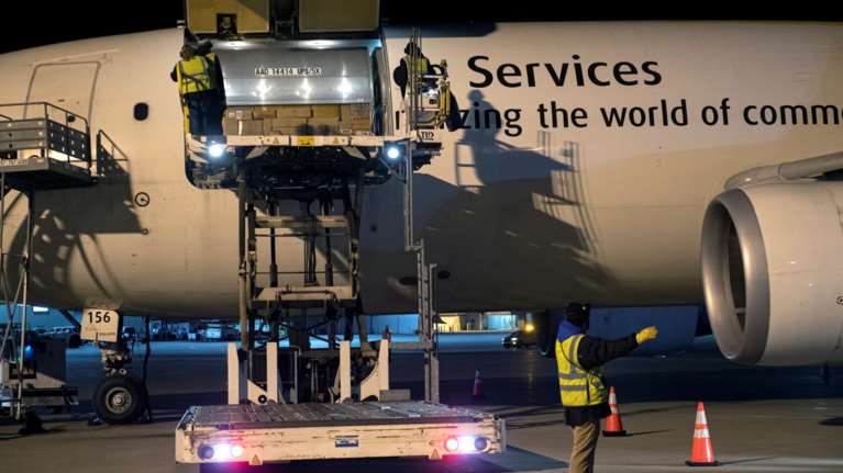 Κορονοϊός: Εφτασε στον Καναδά η πρώτη παρτίδα του εμβολίου της Pfizer [εικόνες]