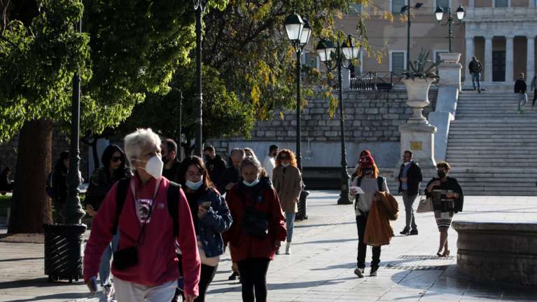 Τι σημαίνει η διπλή αύξηση του κατώτατου μισθού: Ποιοι θα πάρουν έως και 750 ευρώ καθαρά [πίνακες]