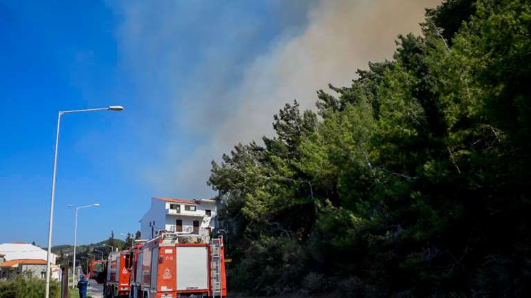 Φωτιά στη Σάμο -Ενισχύονται οι δυνάμεις της Πυροσβεστικής  - Παραμένουν σε εξέλιξη διάσπαρτες εστίες