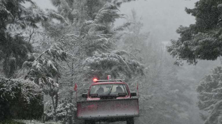 Κακοκαιρία &quot;Μήδεια&quot;: Σε ποιες περιοχές παρατηρούνται διακοπές ρεύματος - Επί ποδός 600 συνεργεία του ΔΕΔΔΗΕ