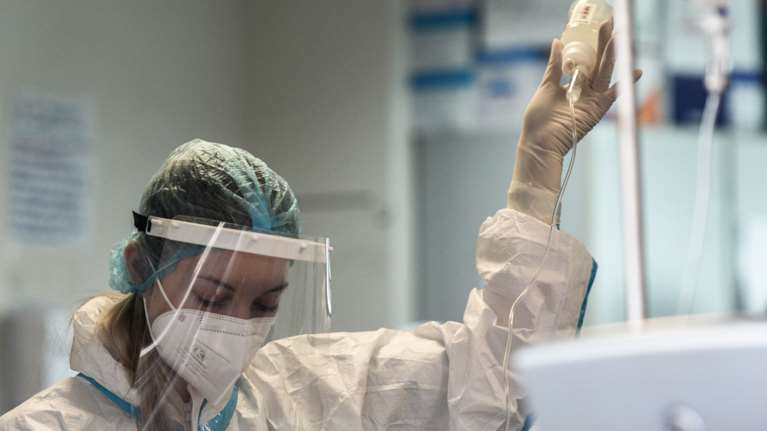 Τζανάκης: Τέλος Μαΐου θα έχουμε 750-770 διασωληνωμένους - Πότε αναμένεται αποκλιμάκωση