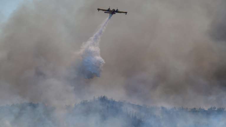Κύπρος: Πυρκαγιά στη Λεμεσό - Απειλούνται σπίτια και το δάσος Τροόδους