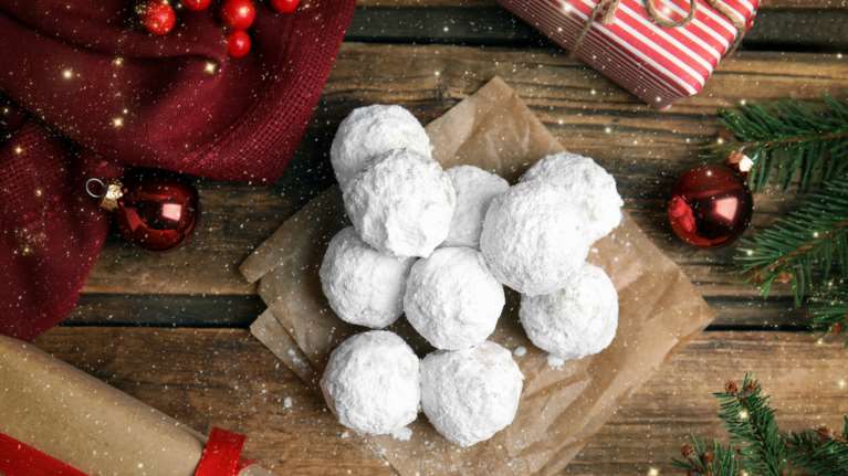 Συνταγή για παραδοσιακούς μυρωδάτους κουραμπιέδες - Τραγανοί και αφράτοι