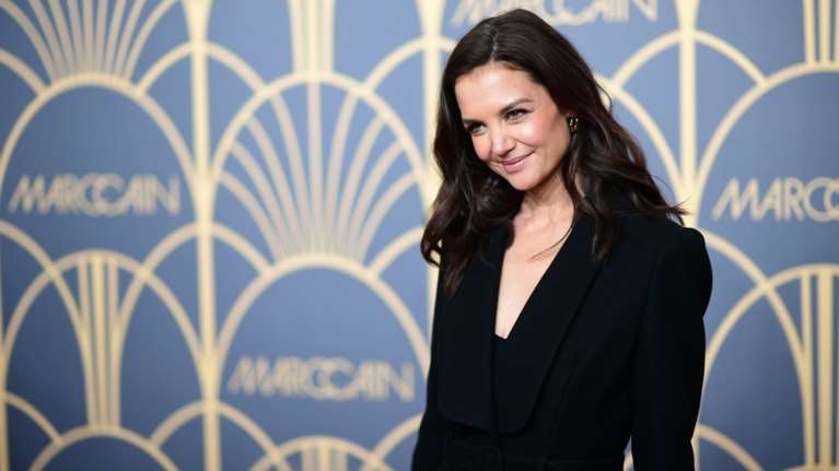 Η Κέιτι Χολμς με μία ακόμη casual chic εμφάνιση στους δρόμους της Νέας Υόρκης