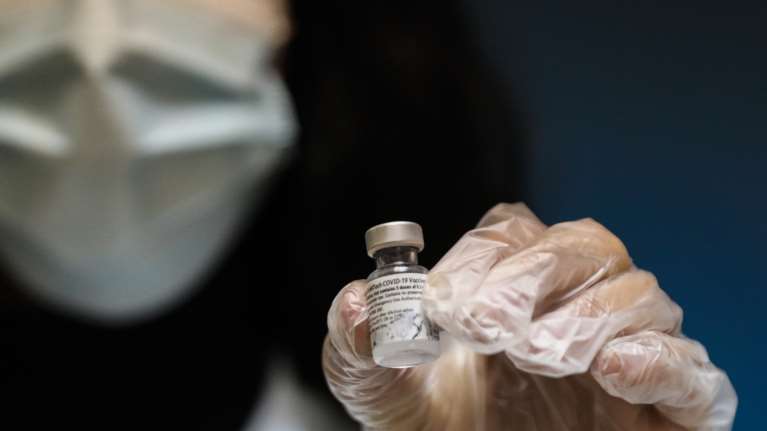 Από Σεπτέμβριο ο υποχρεωτικός εμβολιασμός των υγειονομικών - Οι προϋποθέσεις και τα σενάρια στο τραπέζι