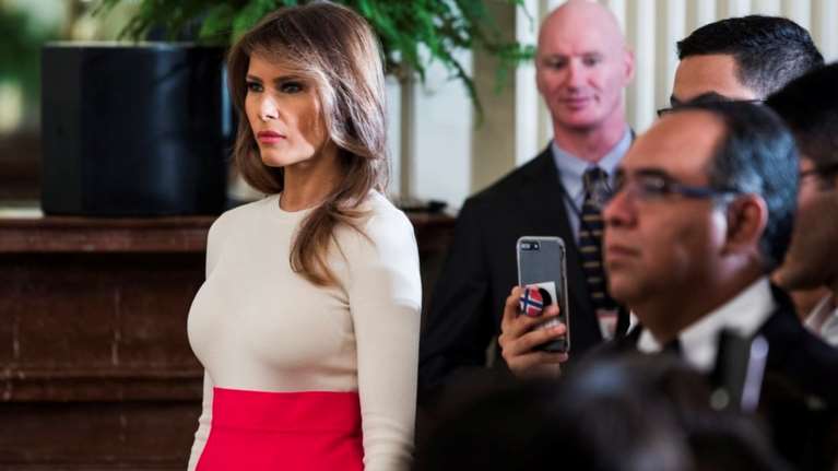 Οι... τελευταίες μέρες της Μελάνια Τραμπ: Τρέμει ότι θα γίνει ξανά το τρόπαιο του Τραμπ