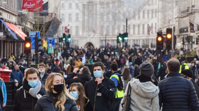 Κορυφαίος Ισραηλινός επιδημιολόγος: Το λάθος στην αντιμετώπιση της πανδημίας - Πώς μπορούμε να την εξαλείψουμε σε ένα μήνα