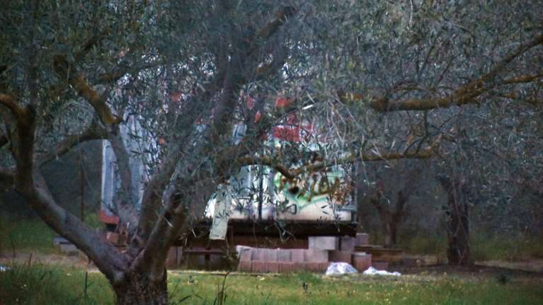 Μυστήριο στο Αργος: Οι πρώτες εκτιμήσεις για τον θάνατο πατέρα και γιου σε κοντέινερ - Τους έψαχναν για μέρες