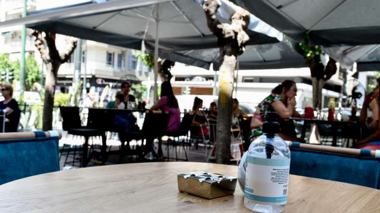 Πλαφόν στα τεστ: 10€ το rapid, 60€ το PCR - Τι αλλάζει από τη Δευτέρα για τους ανεμβολίαστους [ΦΕΚ]