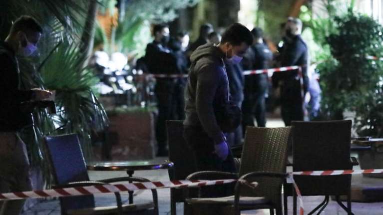 Εκτέλεση στον Αγιο Παντελεήμονα: Πυροβόλησαν άνδρα στο κεφάλι μέσα σε καφετέρια