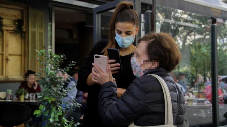 Εστίαση: Εμβολιασμένοι πελάτες και ανεμβολίαστοι εργαζόμενοι - Ποιο είναι το σκεπτικό της κυβέρνησης