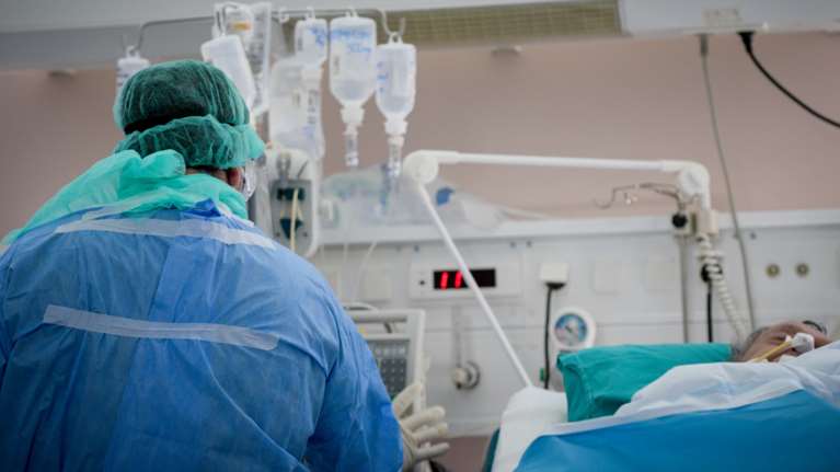 Πιερία: Έγινε εκταφή νεκρού από κορονοϊό - Υπόνοιες για ιατρική αμέλεια