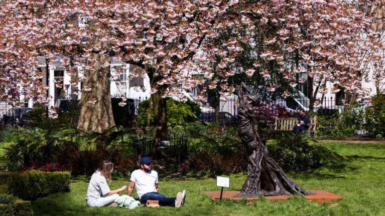 Παράδειγμα η Βρετανία: Μόλις τέσσερις θάνατοι από κορονοϊό το τελευταίο 24ωρο - Κάτω από 3.000 κρούσματα την ημέρα