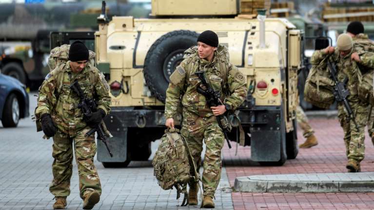 Ουκρανία: Τηλεφωνική επικοινωνία Σολτς - Πούτιν το απόγευμα - Η ΕΕ στέλνει "συμβουλευτική στρατιωτική δύναμη"