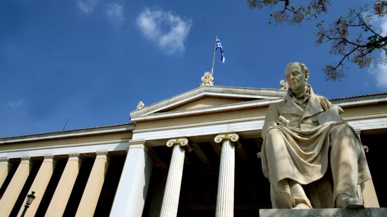 Σεξουαλική παρενόχληση σε φοιτήτριες: Τι απαντά ο καθηγητής του ΕΚΠΑ μετά τις καταγγελίες