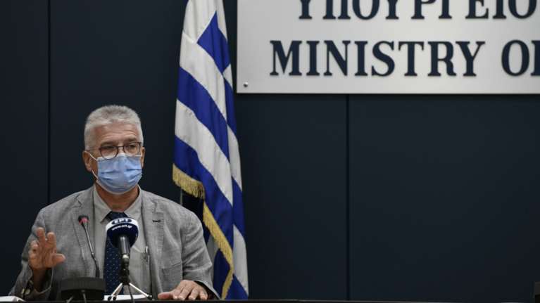Γώγος: Αυστηρότερα μέτρα αν χρειαστεί - Δεν υπάρχουν στοιχεία για τρίτη δόση του εμβολίου