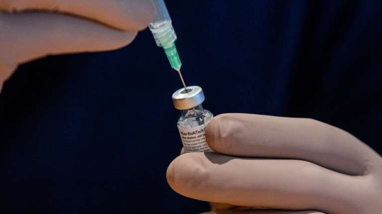 Βασιλακόπουλος: Μεγάλη προσοχή στους εμβολιασμένους με την πρώτη δόση - Ο κίνδυνος μεταλλάξεων