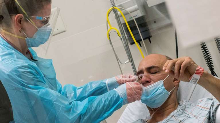 Κορονοϊός - ΗΠΑ: Λιγότεροι από 1.000 θάνατοι σε ένα 24ωρο - Πρώτη φορά από το Νοέμβριο