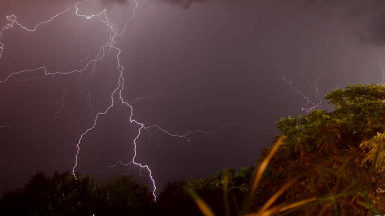 Σε εξέλιξη το κύμα κακοκαιρίας - Πάνω από 19.000 κεραυνοί την Τρίτη στην Ευρώπη [χάρτης]