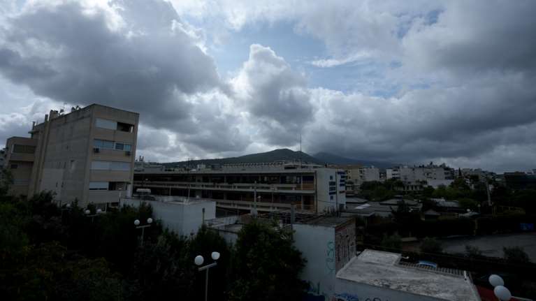 Καιρός: Νεφώσεις και υψηλή για την εποχή θερμοκρασία - Πού θα βρέξει