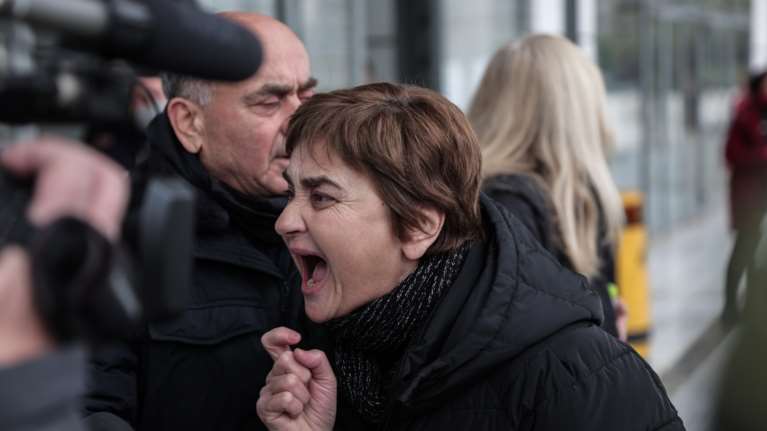 Νέα διακοπή στη δίκη για τη δολοφονία της Ελένης Τοπαλούδη - Ξέσπασε η μητέρα της - &quot;Μπράβο σε όλους, ντροπή&quot;