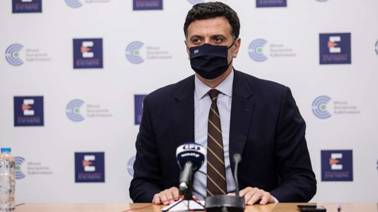 Κικίλιας: Με τους εμβολιασμούς αρχίσαμε να βλέπουμε φως στην άκρη του τούνελ