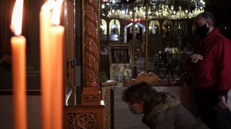 Κορονο-αντάρτικο και από τον Μητροπολίτη Κυθήρων: Θα λειτουργήσουμε τους ναούς και ας έρθουν να μας πιάσουν