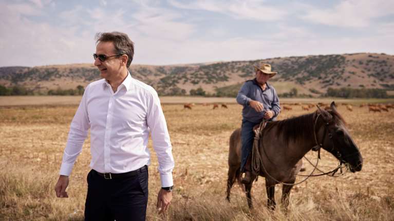 Η πλάκα Μητσοτάκη σε ραδιόφωνο των Φαρσάλων: Ελεγαν &quot;σιγά μην μας ακούει&quot; και τους... πήρε τηλέφωνο