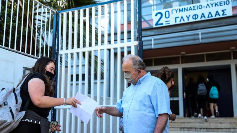 Μανωλόπουλος: Είναι λάθος να μπουν ανεμβολίαστοι εκπαιδευτικοί στην τάξη