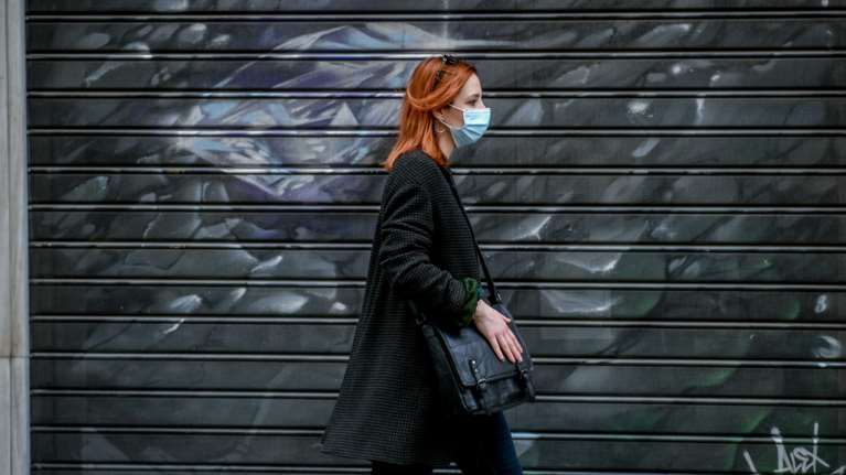 Κορονοϊός: &quot;Βράζει&quot; η Αττική, ασφυκτική η πίεση στις ΜΕΘ με πληρότητα 90% - Απομακρύνεται η άρση του lockdown