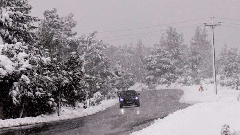 Κακοκαιρία &quot;Λέανδρος&quot; - Στην κατάψυξη η χώρα: Συνεχίζονται οι χιονοπτώσεις - Πότε εξασθενούν τα φαινόμενα