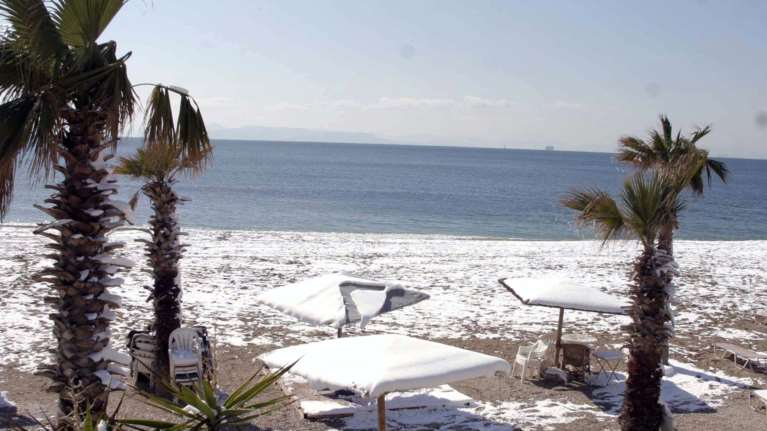 Πρόβλεψη Αρναούτογλου: Χιόνια και σε παραθαλάσσιες περιοχές της Αττικής τη Δευτέρα