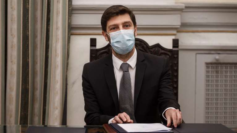 Γιατρομανωλάκης για το κάψιμο παραμυθιών του Τριβιζά: Τον Μάιο του 1933 ναζιστές έκαιγαν βιβλία φιλελεύθερων συγγραφέων