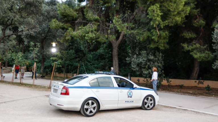 Σοκ στη Γλυφάδα: Καταγγελία 12χρονης ότι άγνωστος άνδρας προσπάθησε να την αρπάξει στον δρόμο