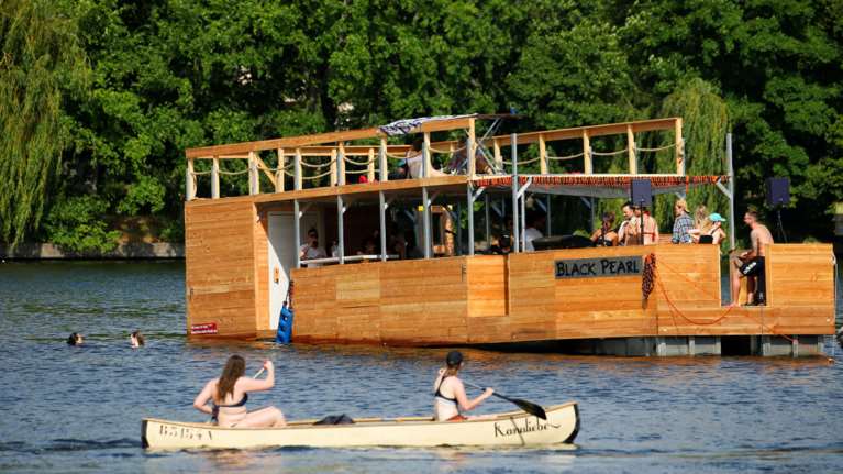 Το πείραμα της Γερμανίας: Βασικό εισόδημα 1.200 ευρώ το μήνα και αν θέλεις... δουλεύεις κιόλας