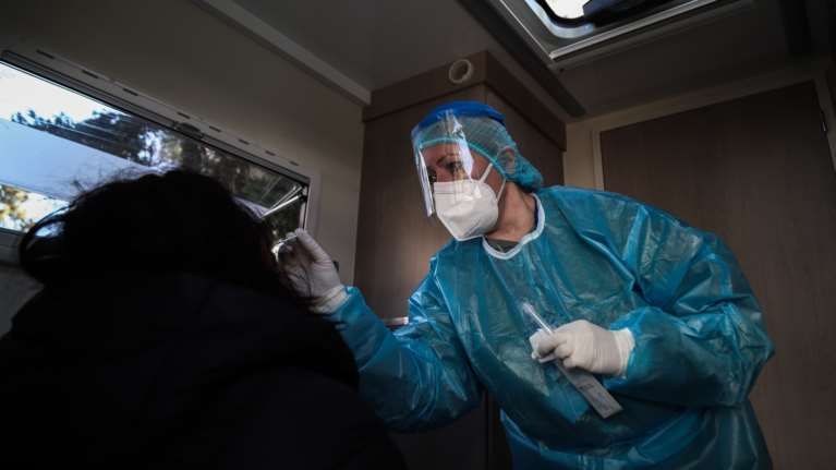 ΕΟΔΥ: Πού θα διενεργούνται σήμερα δωρεάν rapid test - Τα 135 σημεία