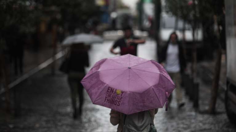 Προ των πυλών η κακοκαιρία Μπάλλος με καταιγίδες και κατακόρυφη πτώση θερμοκρασίας - Μικρή βελτίωση σήμερα