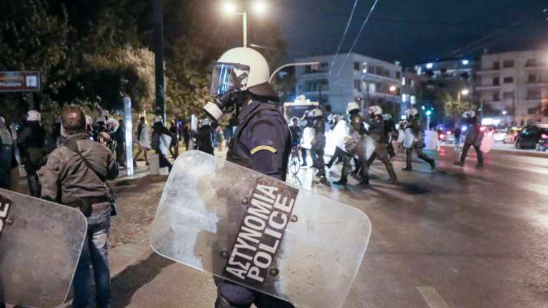 Νέο Ηράκλειο: Επίθεση ακροδεξιών σε αντιφασιστική συγκέντρωση - Δεύτερο &quot;κρούσμα&quot; σε μία ημέρα [βίντεο]